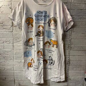 How to Sleep With a Cat Graphic Sleep Tee – One Size – 100% Cotton